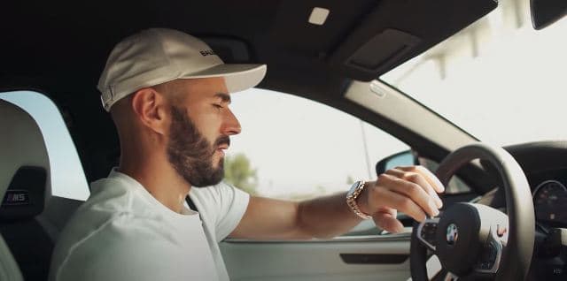 Benzema prezanton koleksionin e tij të veturave (VIDEO)