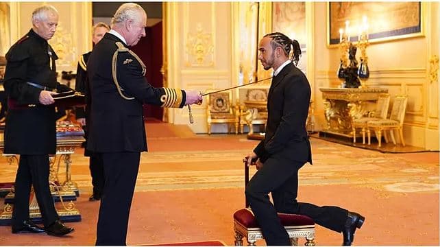 Lewis Hamilton merr titullin "Kalorës" nga Princi Charles
