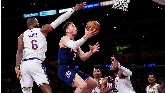 Lakers pësojnë humbjen e pestë radhazi pavarësisht 39 pikëve të LeBron James ndaj Nets