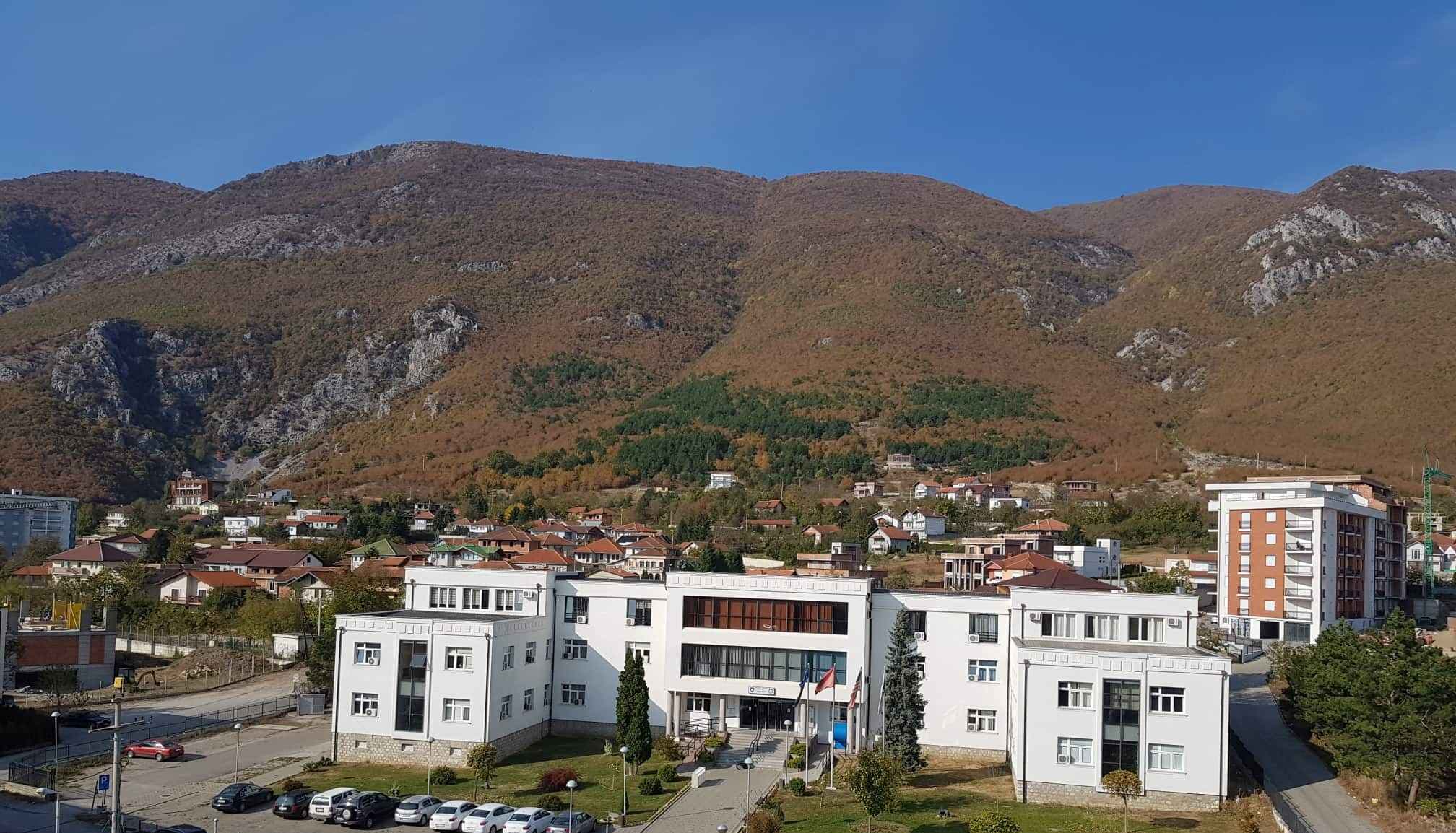 Dy të arrestuar për mashtrim, komuna e Istogut deklarohet për tentim-shitjen e pronës