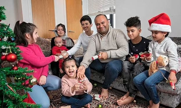 Afganët festojnë sezonin e parë festiv në Angli pas largimit nga Kabuli