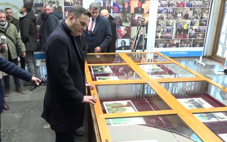 32 vjet LDK, hapet ekspozita me fotografitë e Ibrahim Rugovës (FOTO)