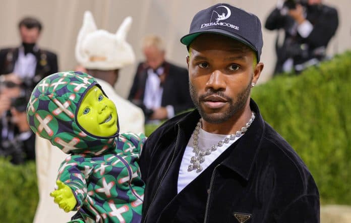 Frank Ocean publikon këngën e re (VIDEO)