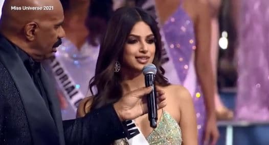E bëri fituesen indiane të 'mjaullinte' në skenë, kritikohet prezantuesi i Miss Universe 2021 (VIDEO)