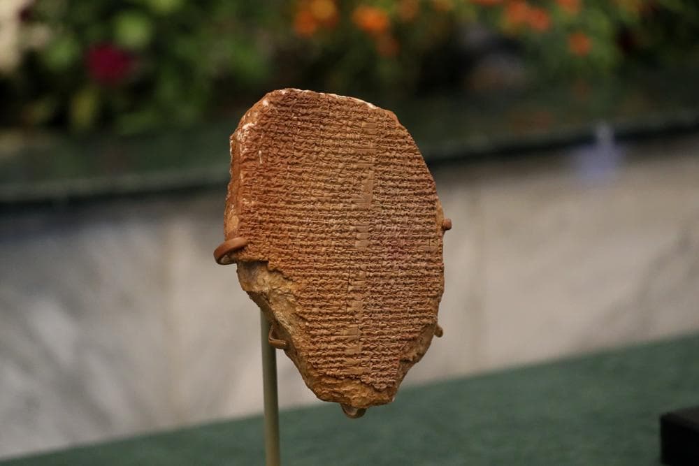 Pllaka e grabitur e Epit të Gilgameshit kthehet në Irak në një ceremoni zyrtare