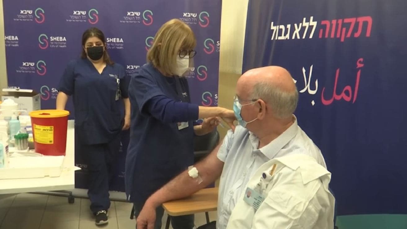 Izraeli nis testimet për dozën e katërt të vaksinës kundër COVID-19 (VIDEO)