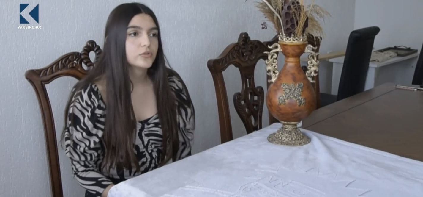 Leona Izeti me dy milionë ndjekës në Tik Tok dhe arti i saj në batanije (VIDEO)