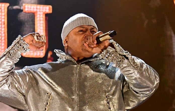 Statuja e LL Cool J përdor energjinë diellore për ta luajtur muzikën e tij