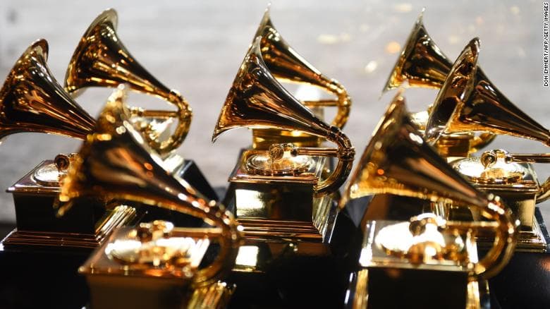 Ceremonia e ndarjes së çmimeve Grammy 2022 shtyhet për një afat të pacaktuar kohor