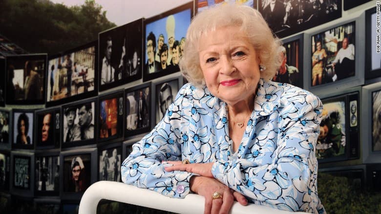 Pak javë para se t’i mbushte një shekull jetë, vdiq aktorja Betty White