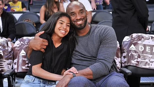 Kobe Bryant dhe vajza e tij Gianna përjetësohen në statuja bronzi (FOTO)