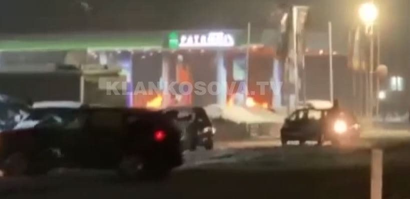 Vdes personi që gjendej në automjetin e përfshirë nga zjarri në magjistralen Prishtinë-Ferizaj (VIDEO)