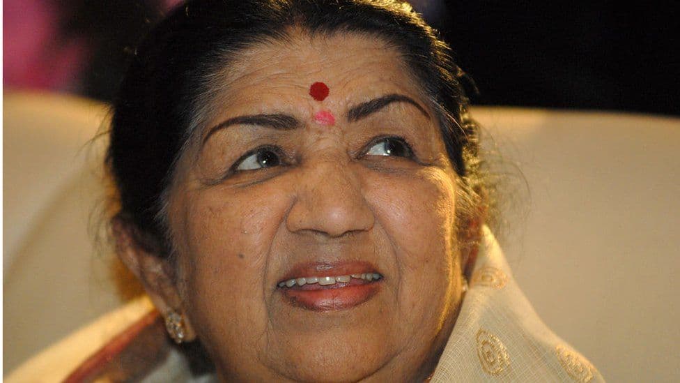 Vdes në moshën 92-vjeçare, Lata Mangeshkar, legjenda e këngës së Indisë