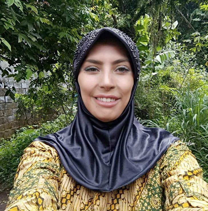 Mjeshtri i fotoshopit na tregon se si do dukeshin të famshmit si njerëz të zakonshëm indonezianë