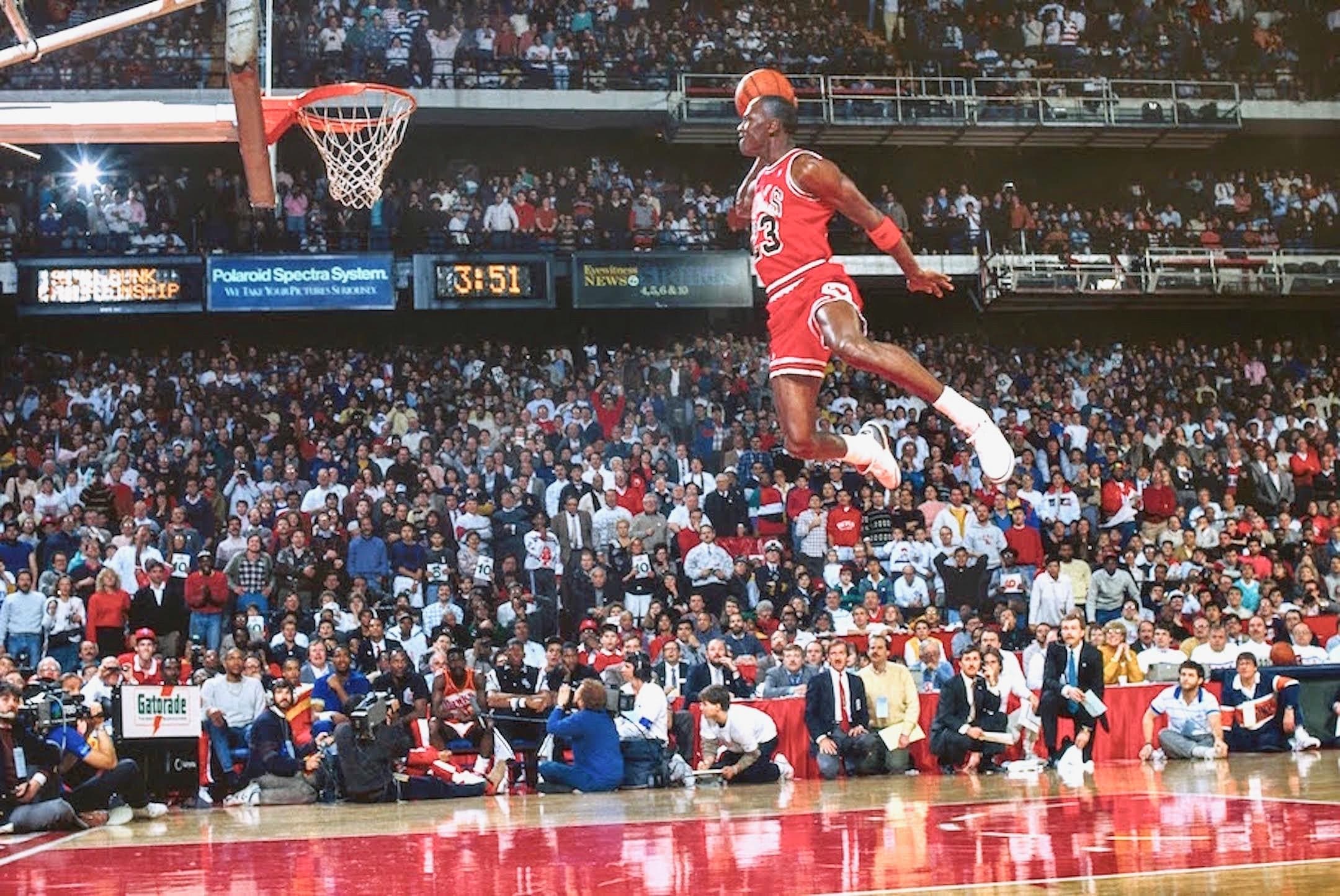 Basketbollisti Michael Jordan feston ditëlindjen në një ditë me Kosovën