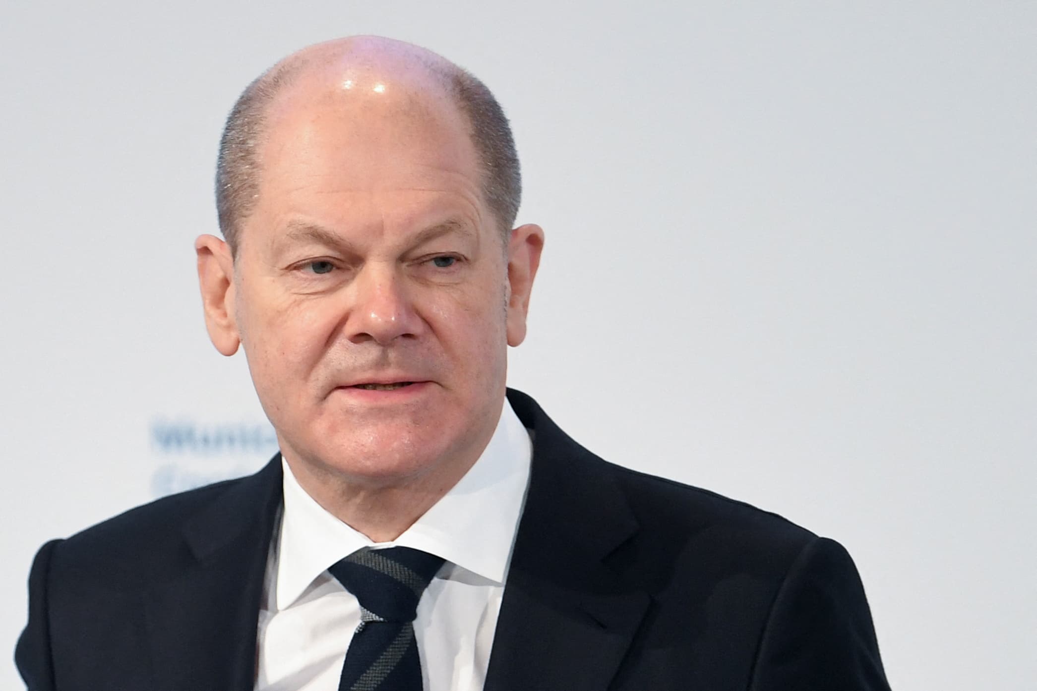 Scholz infektohet me koronavirus