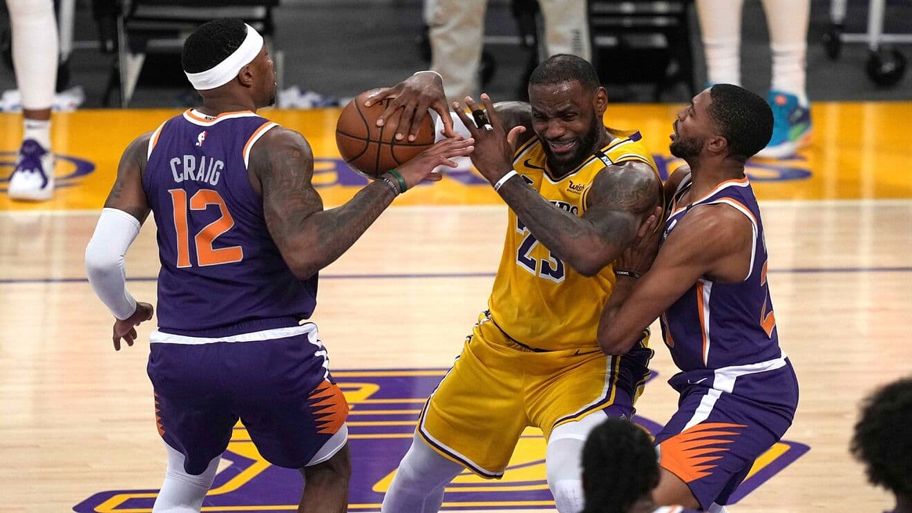 Suns fitojnë lehtë ndaj Lakers (VIDEO)