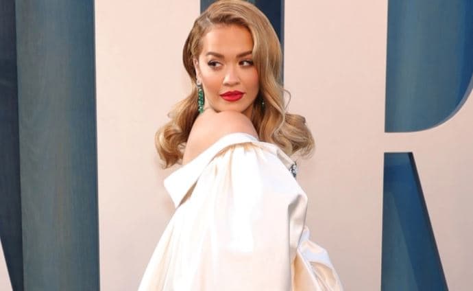 Rita Ora e merr vëmendjen e të gjithëve në tepihun e kuq të Oscars 2020