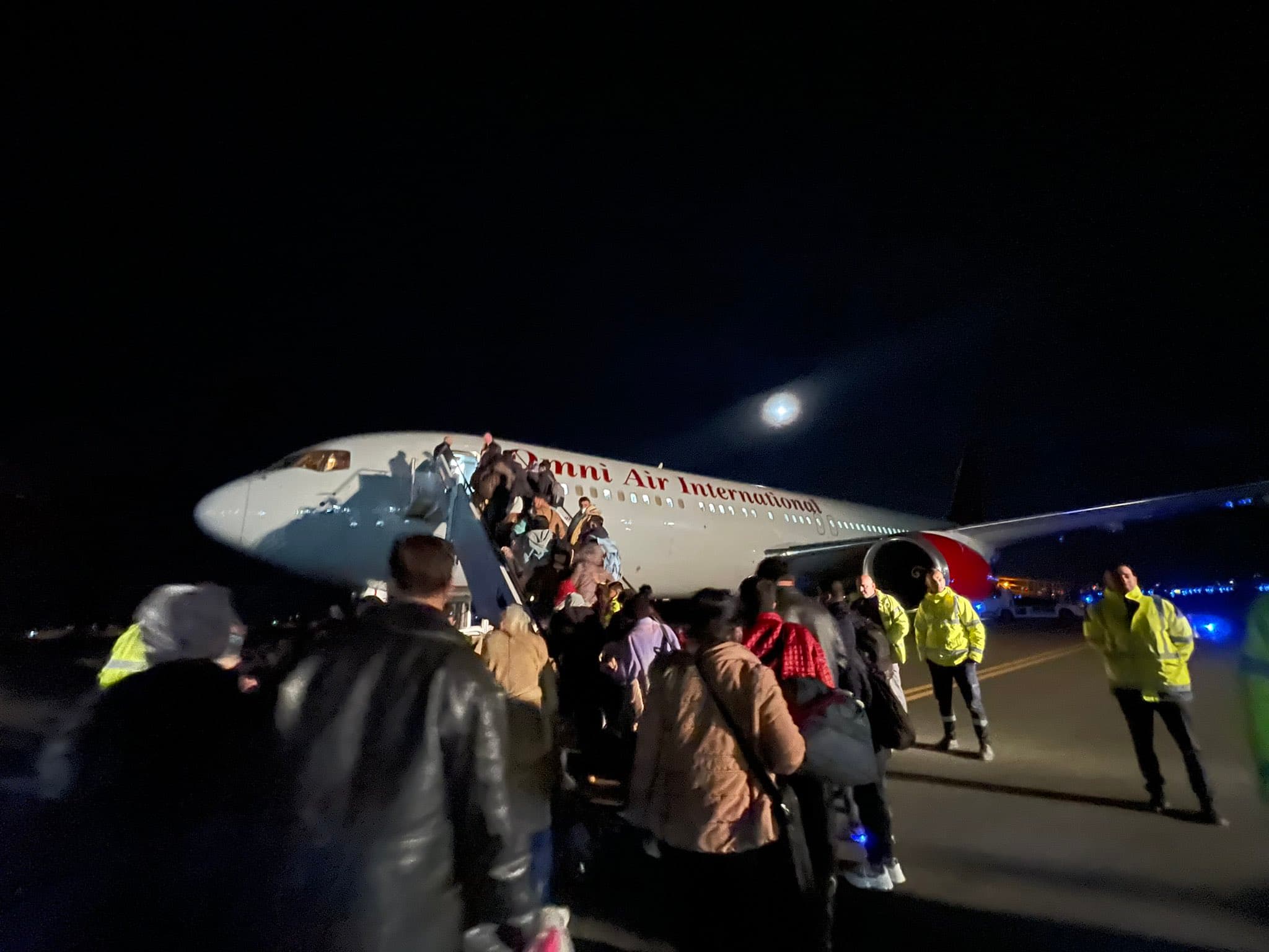 Afganët e strehuar në Lezhë largohen nga Shqipëria