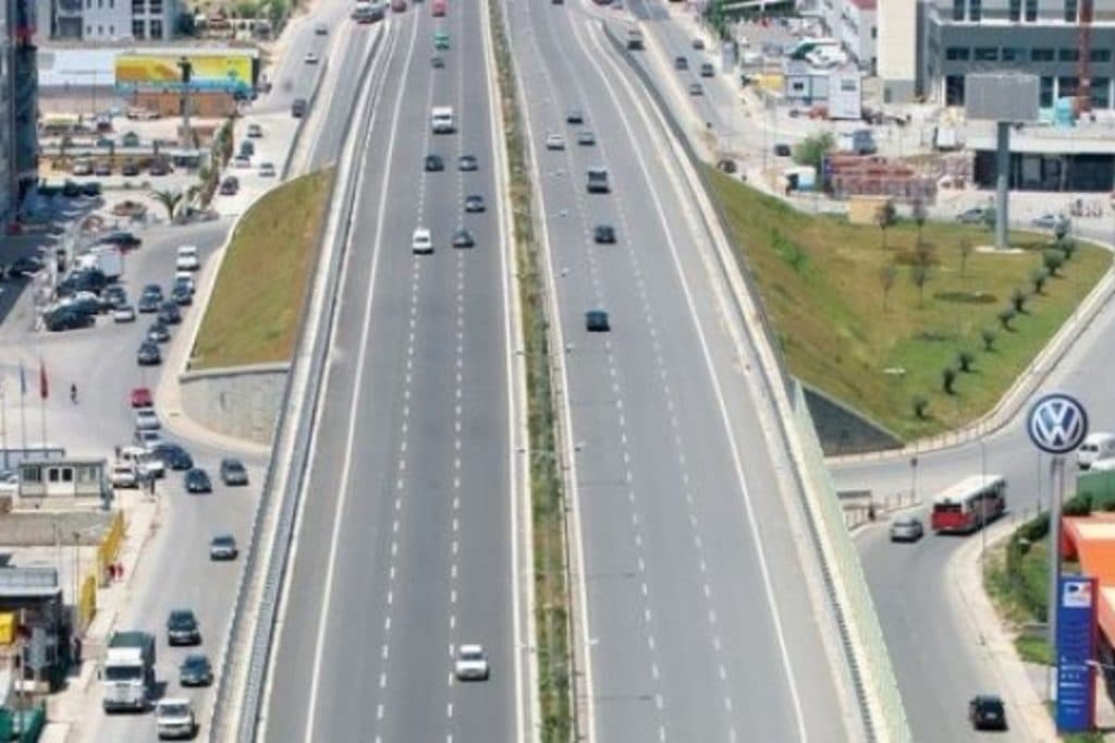 Aksident me tre të plagosur në aksin Tiranë-Durrës