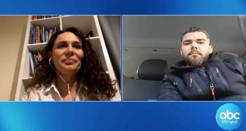 Takoi nënën pas 8 vjetësh, shqiptari tregon emocionet e surprizës që ka përlotur rrjetin (VIDEO)