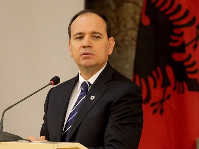 Ish-presidenti shqiptar, Bujar Nishani përfundon në spital nga pasojat e COVID-19