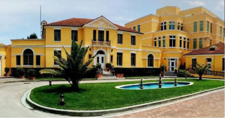 Ambasada Amerikane uron besimtarët shqiptarë për Pashkën Katolike: Sjelltë kjo ditë e shenjtë gëzim, paqe, shpresë