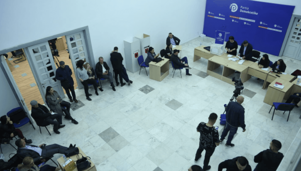 Shpallen fituesit në zgjedhjet e Rithemelimit për disa degë të PD-së