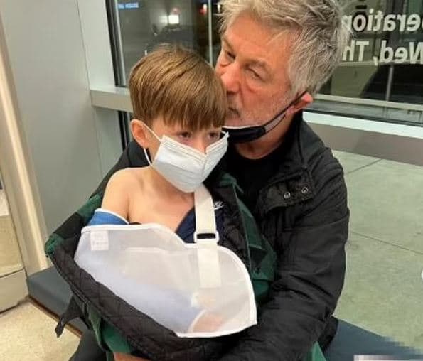 Djali gjashtëvjeçar i Alec Baldwin thyen krahun (FOTO)