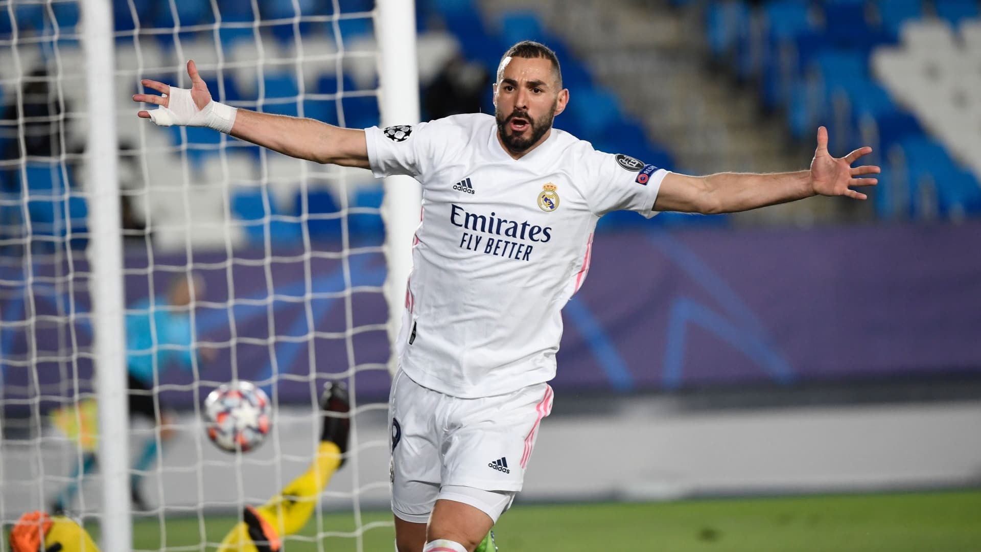 Benzema i jashtëzakonshëm, me dy gola të shpejtë e çon Realin përpara përballë Chelseat (VIDEO)