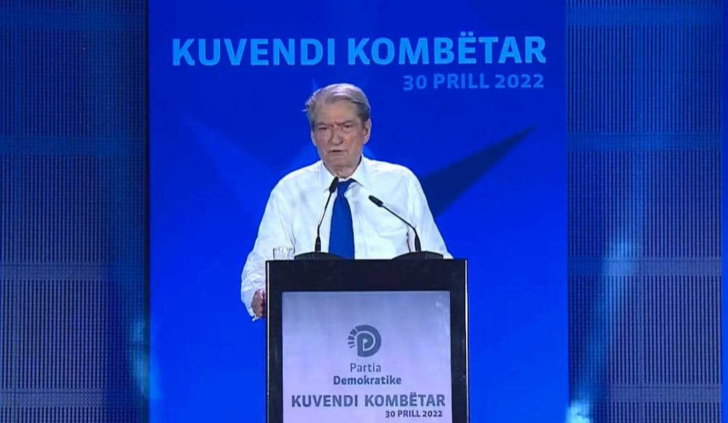 Sali Berisha zyrtarizon kandidaturën për kryetar të PD-së