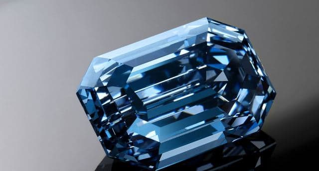 Diamanti më i madh në botë shitet për mbi 54 milionë euro