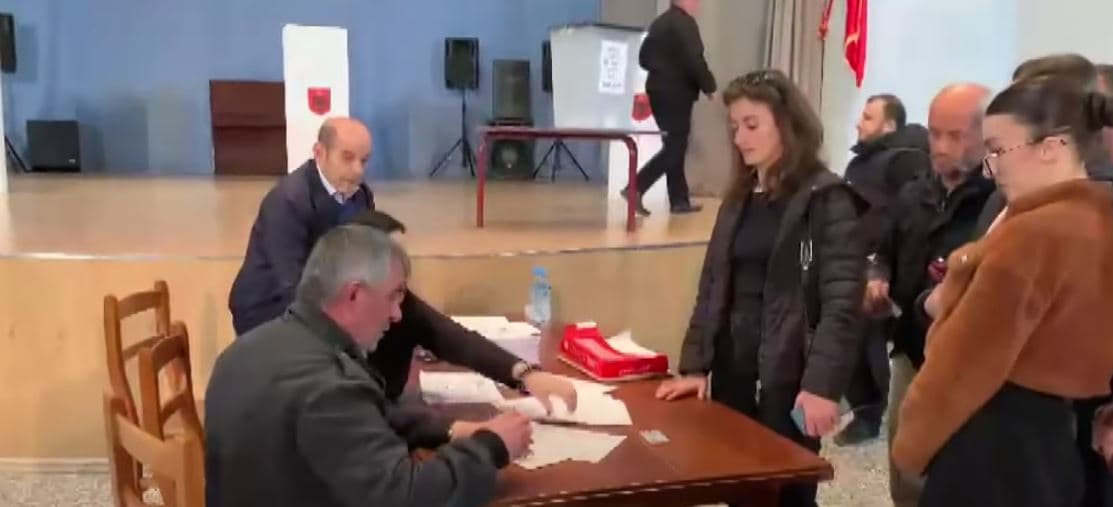 Bulqiza voton sot për kreun e PD-së, njëri nga kandidatët tërhiqet nga gara