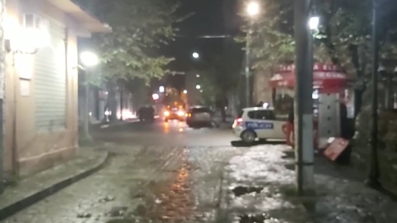 I zunë pritën rrugës për në shtëpi, sulmohet me sende të forta kancelari i gjykatës së Elbasanit