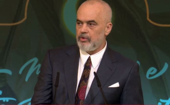 Rama shtroi Iftar për myslimanët: Islami është dhuratë për njerëzimin të cilin është gjynah ta refuzosh