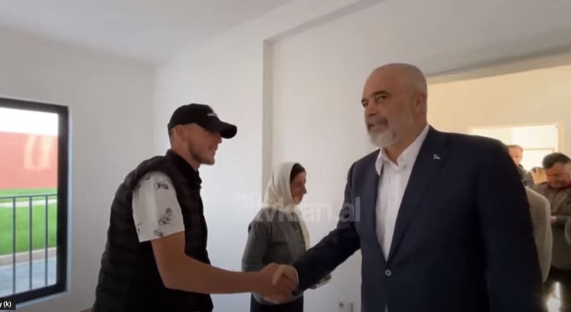 Rama ua dorëzon çelësat e apartamenteve 112 familjeve në Kamëz