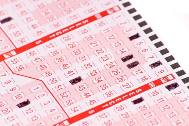 Gruaja fitoi 25 mijë dollarë nga një biletë lotarie falas