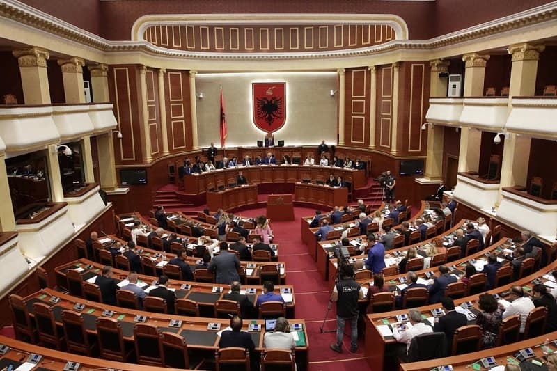 Presidenti i ri i Shqipërisë, nesër negociatat PS-PD