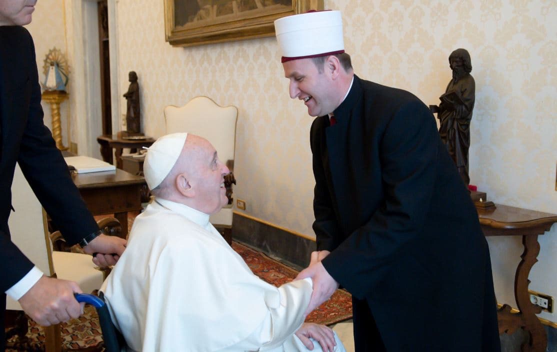 Myftiu i Shqipërisë takon Papa Françeskun, i kërkon mbështetje për pavarësinë e Kosovës (FOTO)