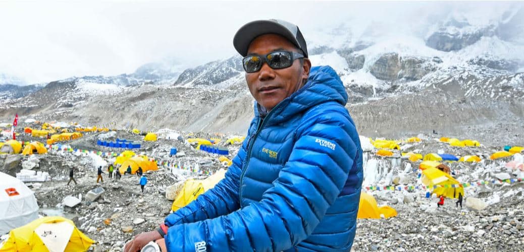 52 vjeçari nga Nepali ngjitet në majën e Mount Everestit për herë të 26-të