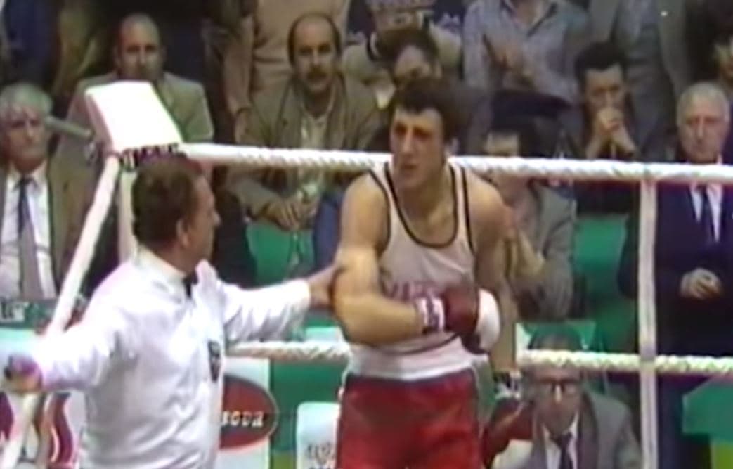 Koha kur legjenda, Xhevdet Peci ia “humbte ndjenjat” kundërshtarit në ring (VIDEO)