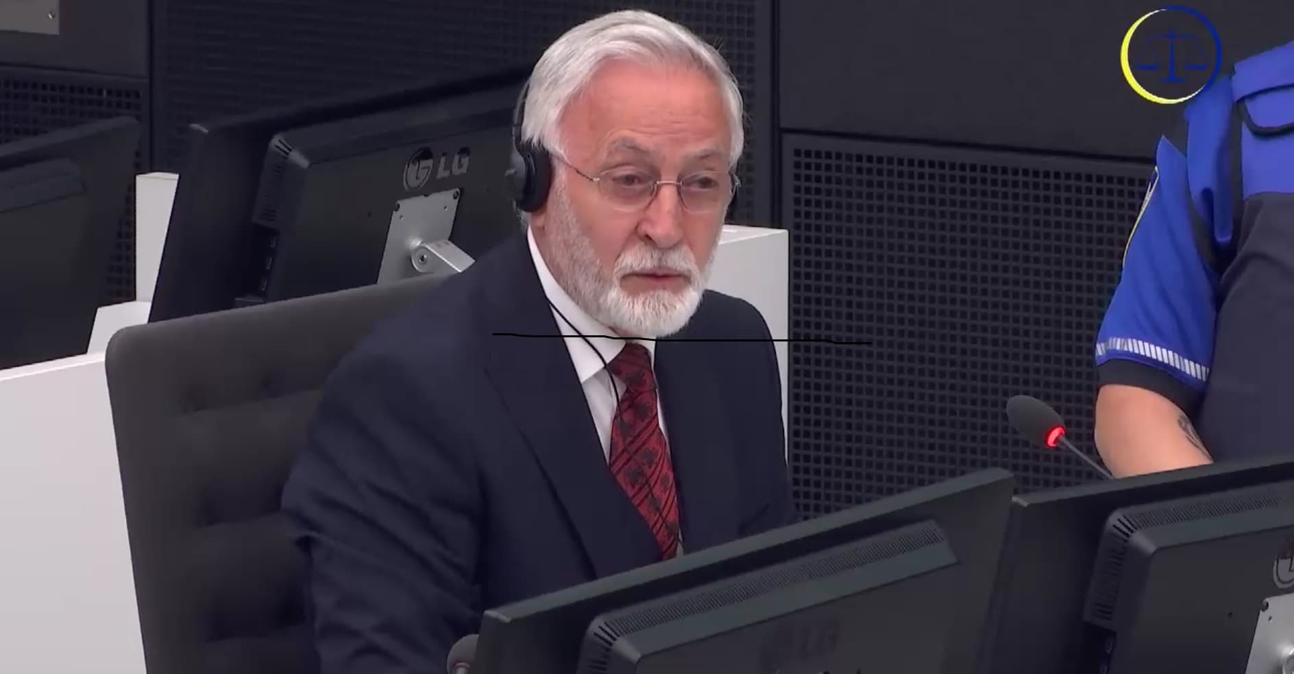 Vajza e Jakup Krasniqit uron 7 Marsin me një citat të tij të thënë në Hagë (VIDEO)