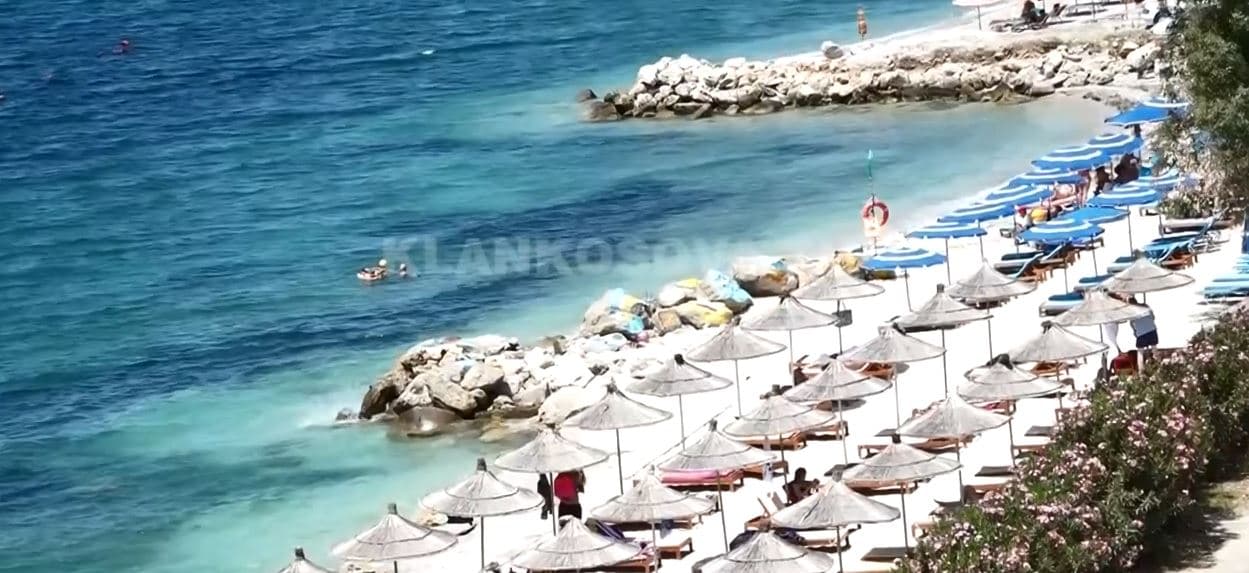 Saranda shpalos ofertat verore, jo gjithaq të lira, në Prishtinë (VIDEO)