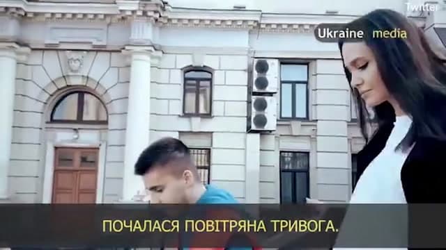 Momenti kur Angelina Jolie dërgohet me nxitim në strehën e bombave gjatë vizitës në Ukrainë (VIDEO)