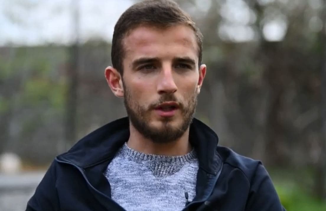 Gentriti, djaloshi që financon shkollimin nga shitja e patave (VIDEO)