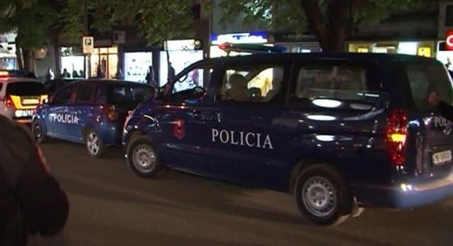 Vdes polici që u qëllua me armë zjarri nga kolegu i tij në Tiranë