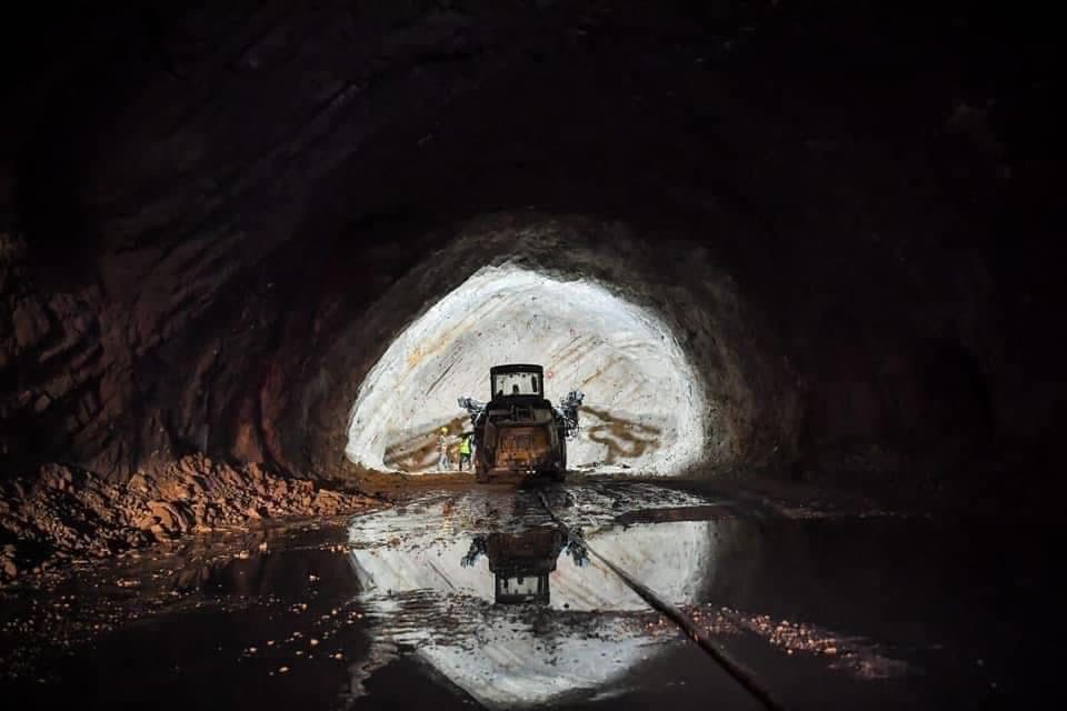 Shfaqet drita në fund të tunelit në Llogarasë