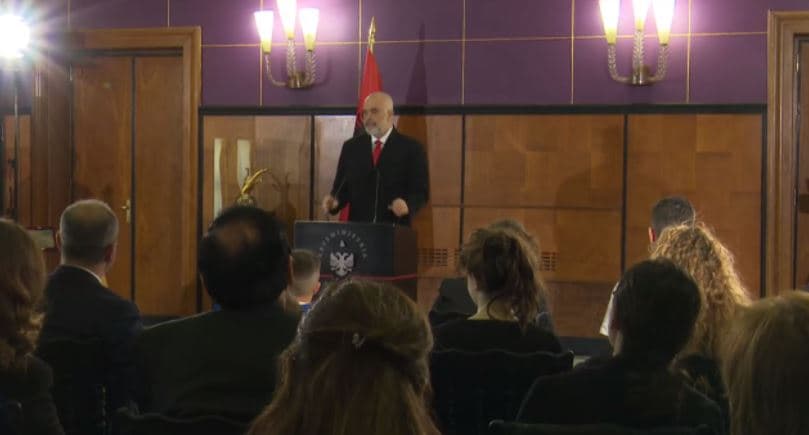 Fëmijët e “heronjve” merren nën përkujdesje nga shteti, Rama: Përmbushëm amanetin