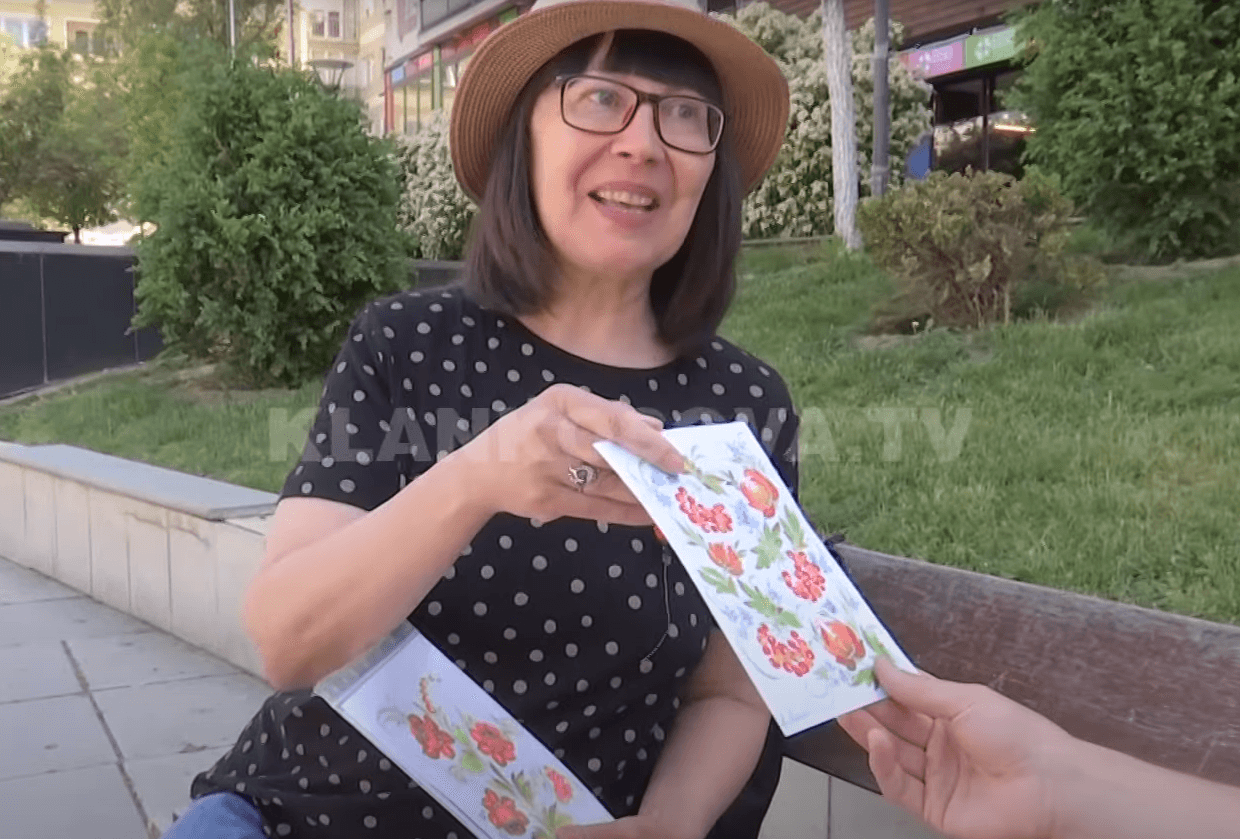 Gazetarja ukrainase e strehuar në Kosovë, e shkathtë edhe në vizatim