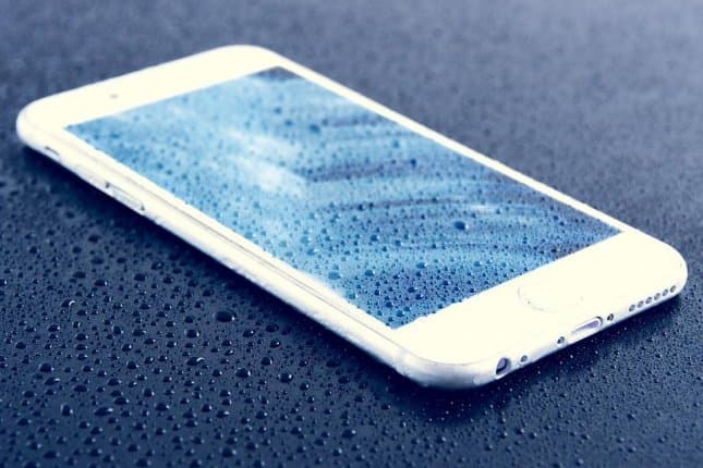iPhone qëndroi për një javë në ujë dhe s'u prish